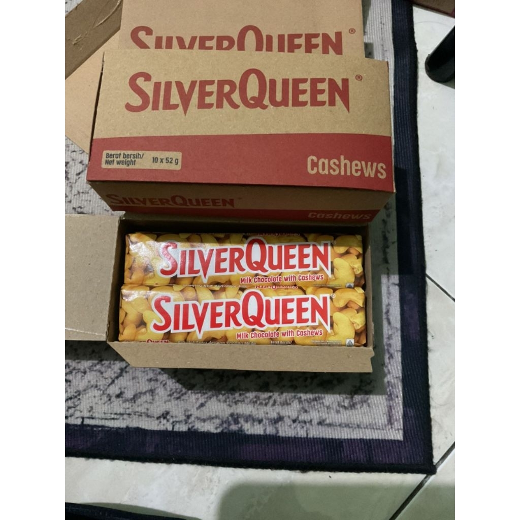 SilverQueen Cashew  ukuran besar 52grm Coklat Silverqueen Murah Grosir ( 1 kotak isi 10) Exp 2027