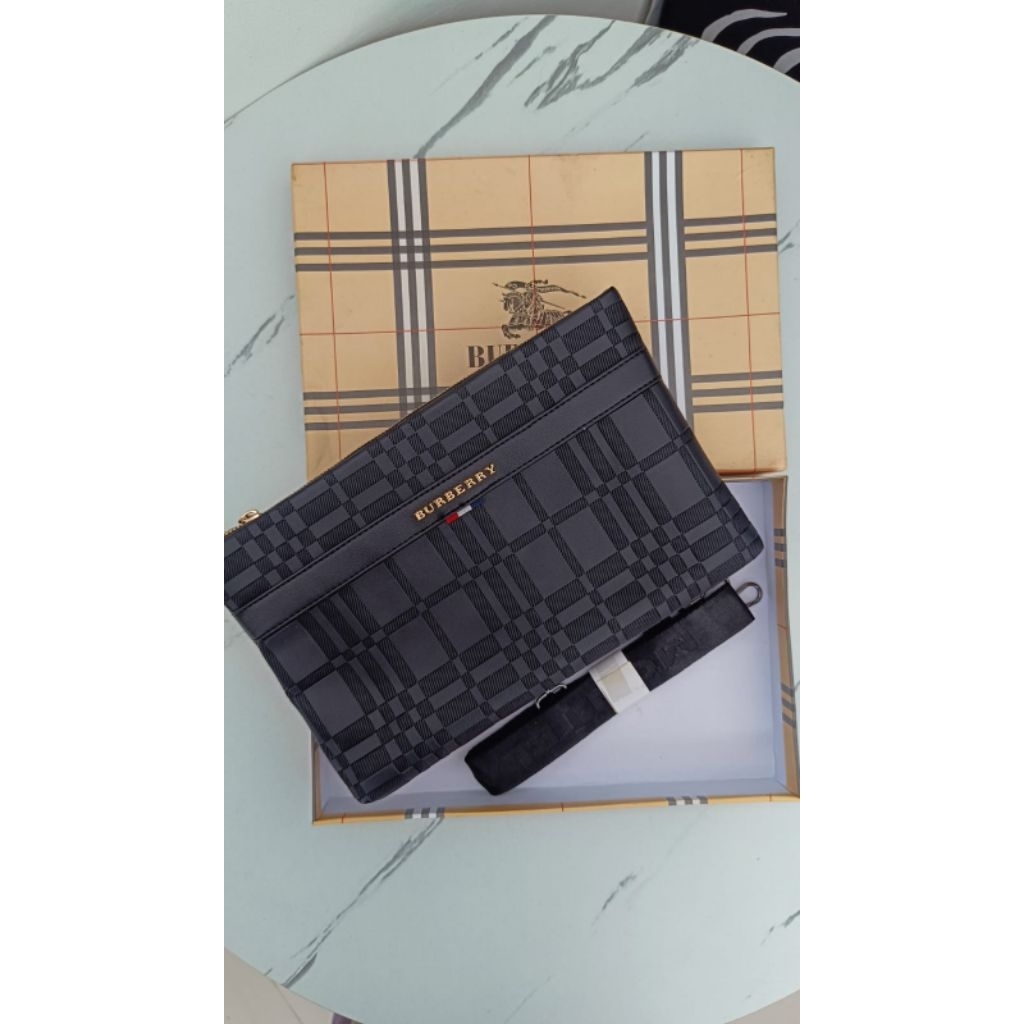 Tas b*u*r*b*e*r*y mirror second