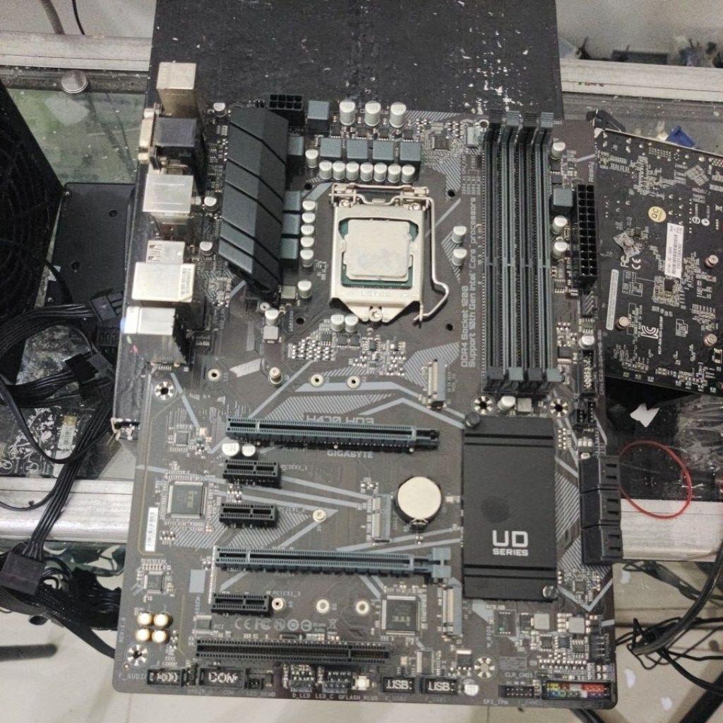 mainboard Asus h470 ddr4 + procsesor core i7 10700k