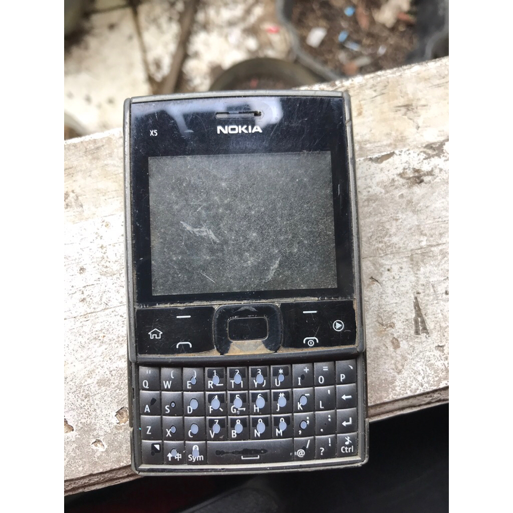 Nokia X5 bahan