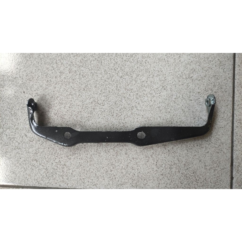 BRACKET DUDUKAN COVER ENGINE YAMAHA VIXION ADVANCE KODE PART 2TP-F8285-00 ORIGINAL YGP