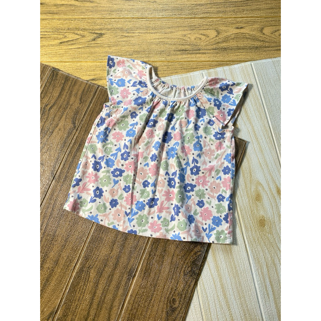 baju atasan selengan anak  motif bunga branded UNIQLO Size 90