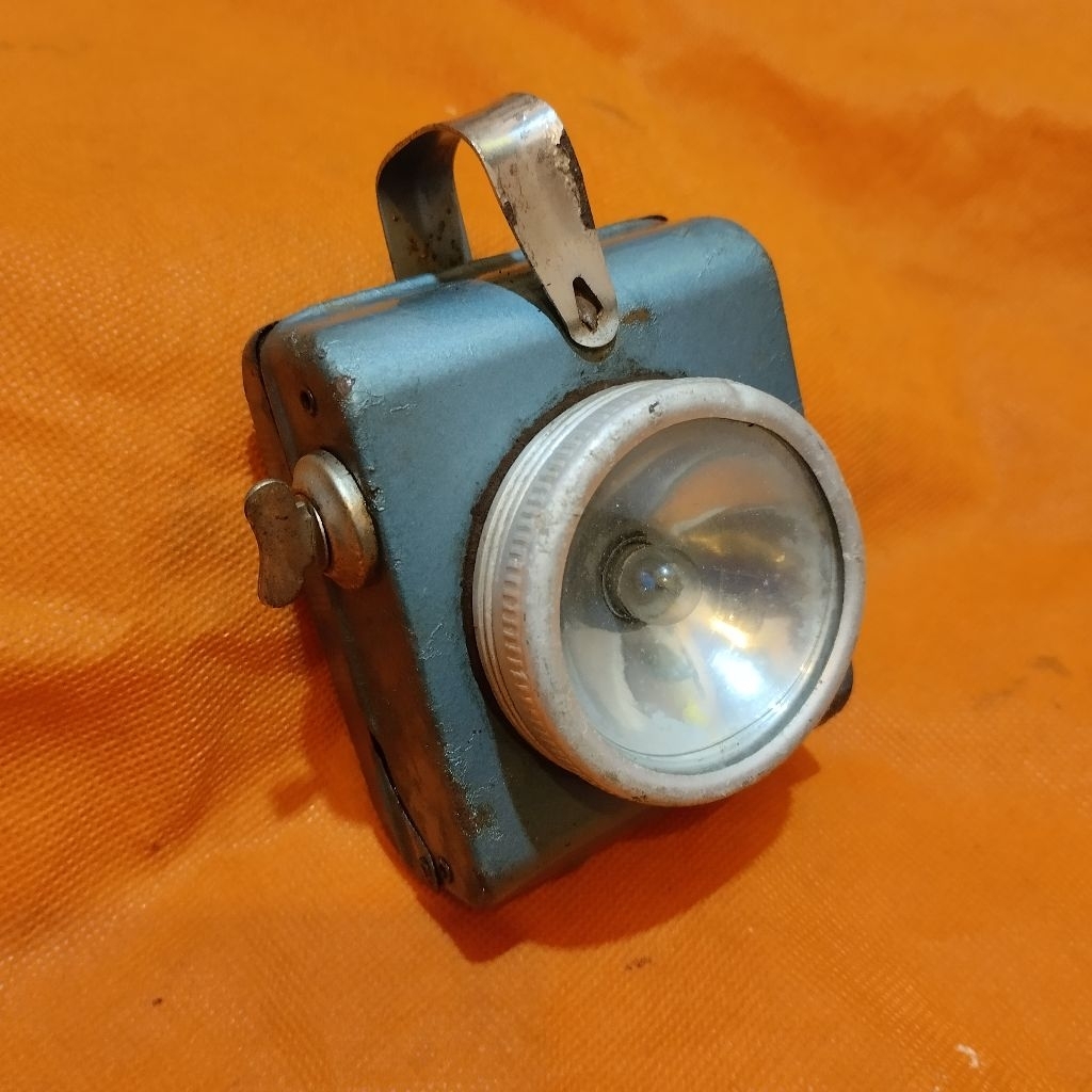 Lampu sepeda onthel tua klasik unik