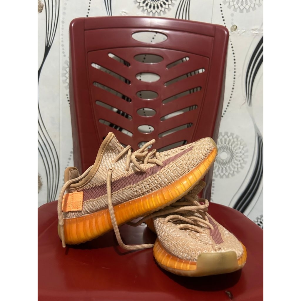Sepatu Adidas Yeezy 350 boost