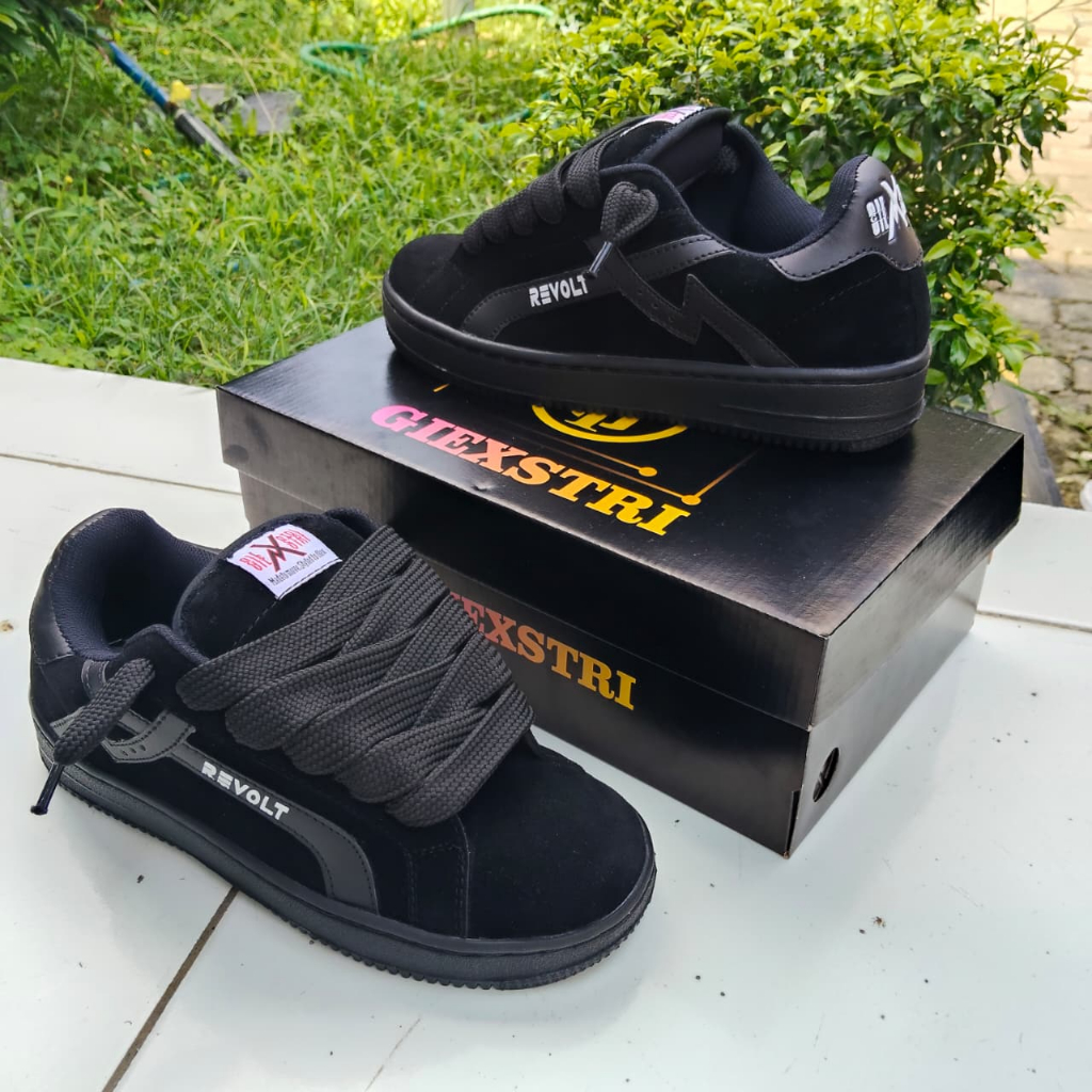 SEPATU GEMUK ORIGINAL GIEXSTRI SUEDE FULL HITAM SEPATU SEKOLAH GEMUK...