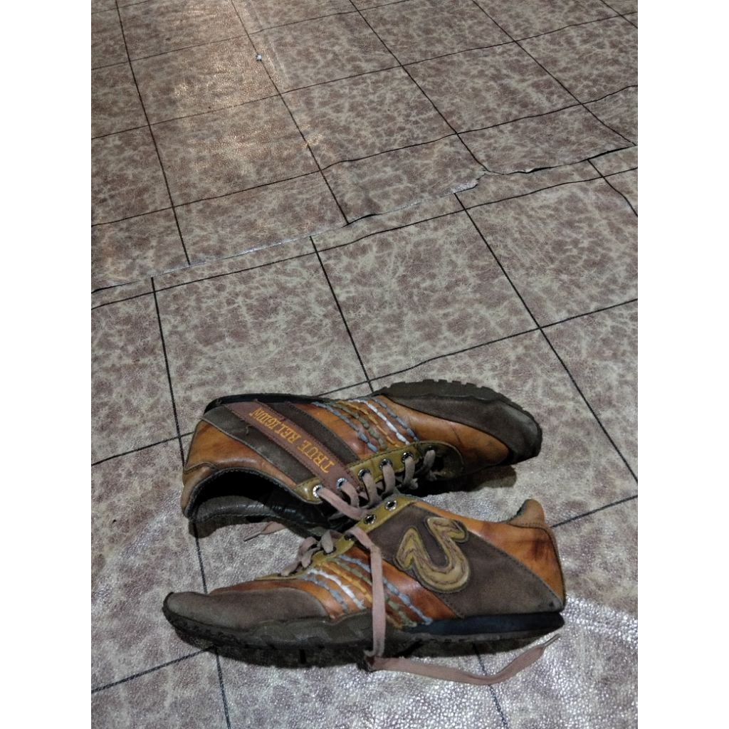 sepatu true religion size 43