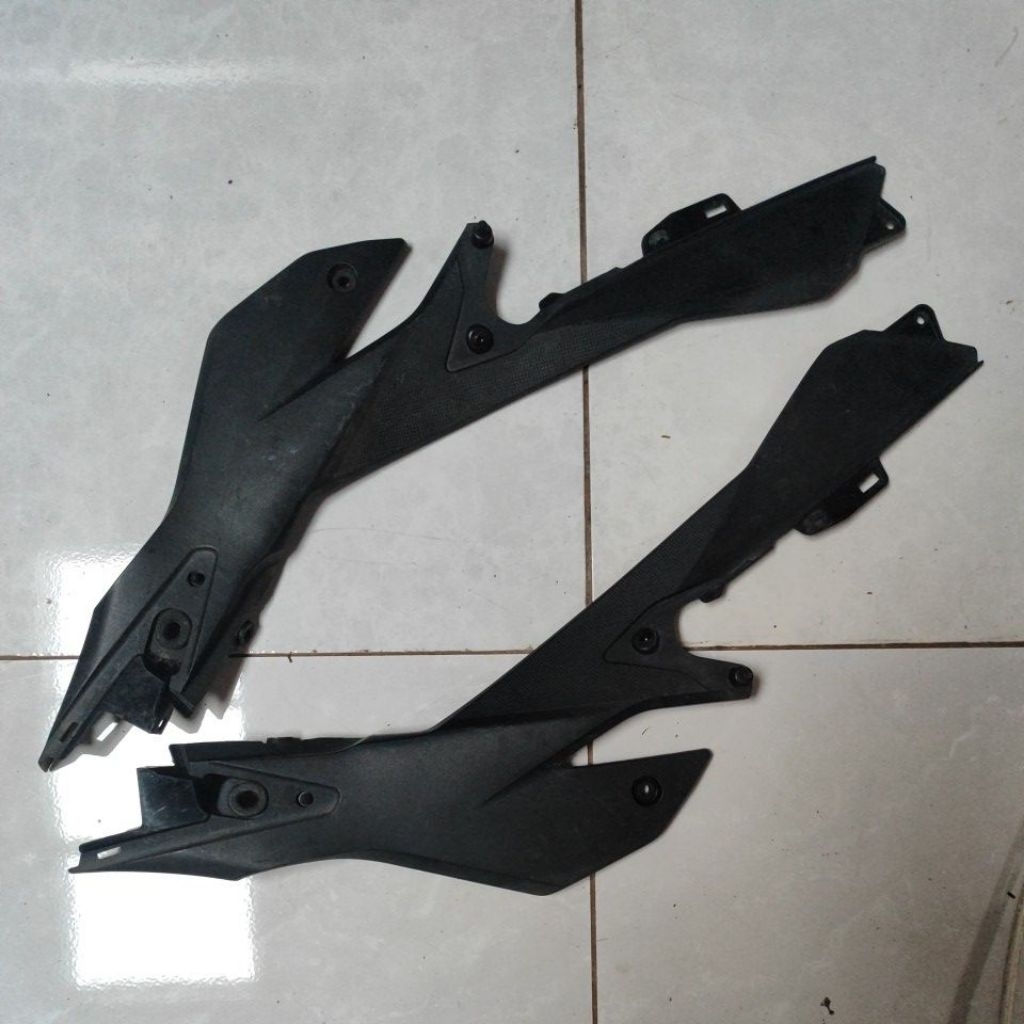 cover sambungan body set kanan/kiri HONDA CBR 150R LED (2021-sekarang) original K45