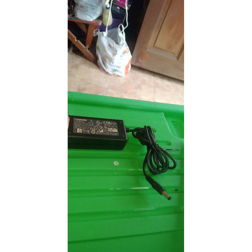 Toshiba ac dc adapter adp-3eh 100-240v-1a 50-60hz 19v 1.58a adaptor laptop Toshiba 19V 1.58a