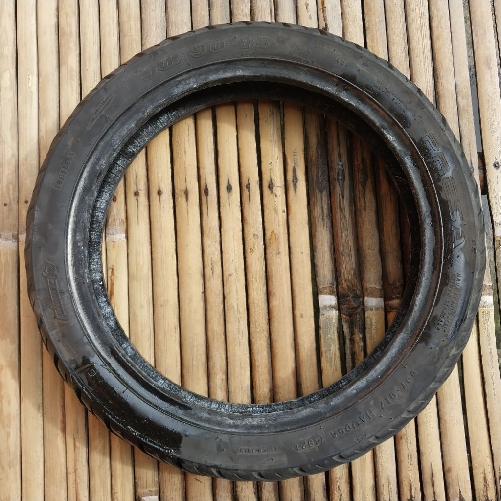 BAN LUAR Merk PRESA Tubeless 90-90/14
