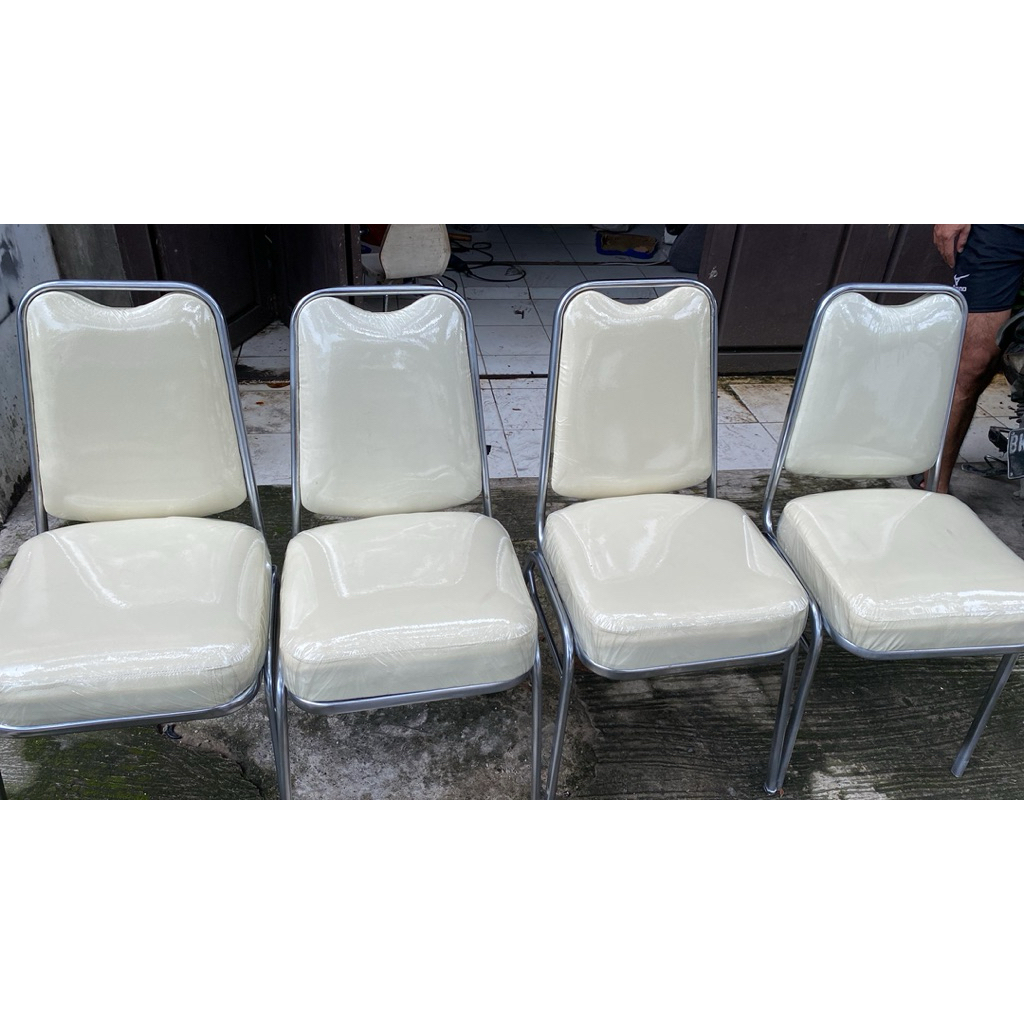 KURSI SUSUN PESTA CHITOSE FUTURA REKONDISI