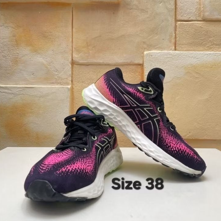 Sepatu running Asics