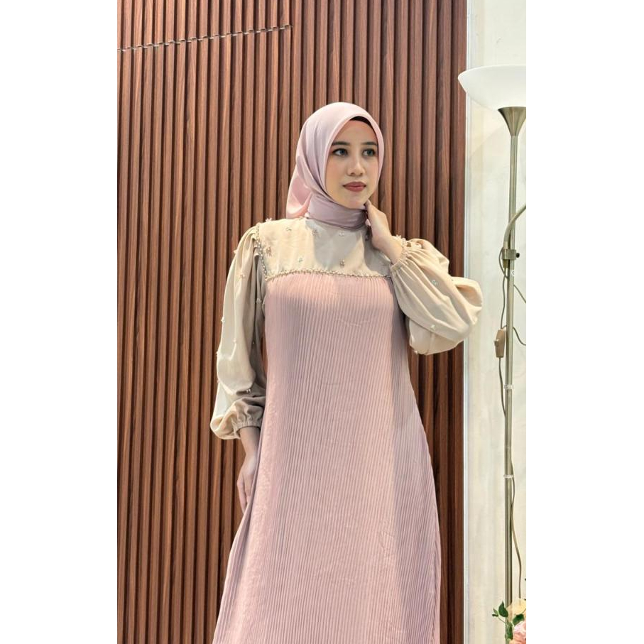 PLEATS SILK DRESS - by ZEEN BY ZI