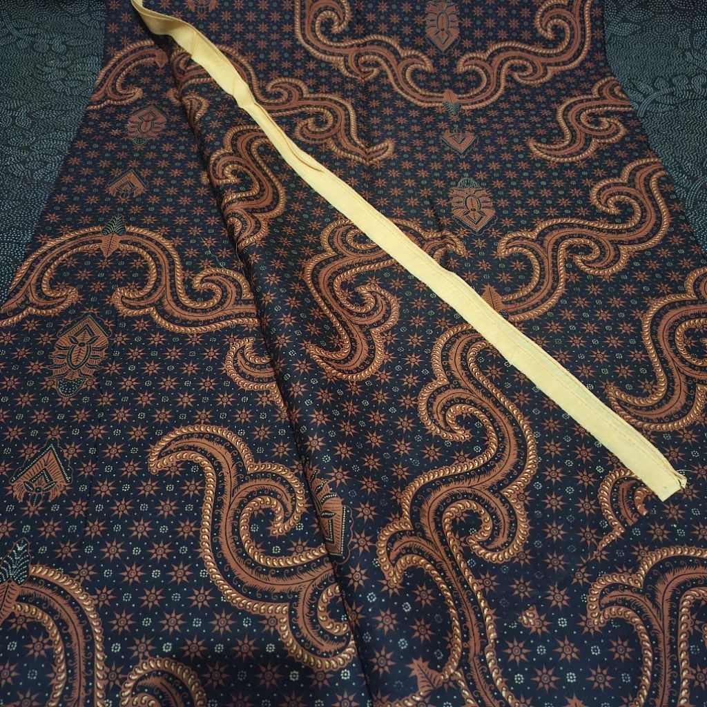 Kain Jarik Batik Solo Truntum Kuncoro Rok Wiru Kemeja