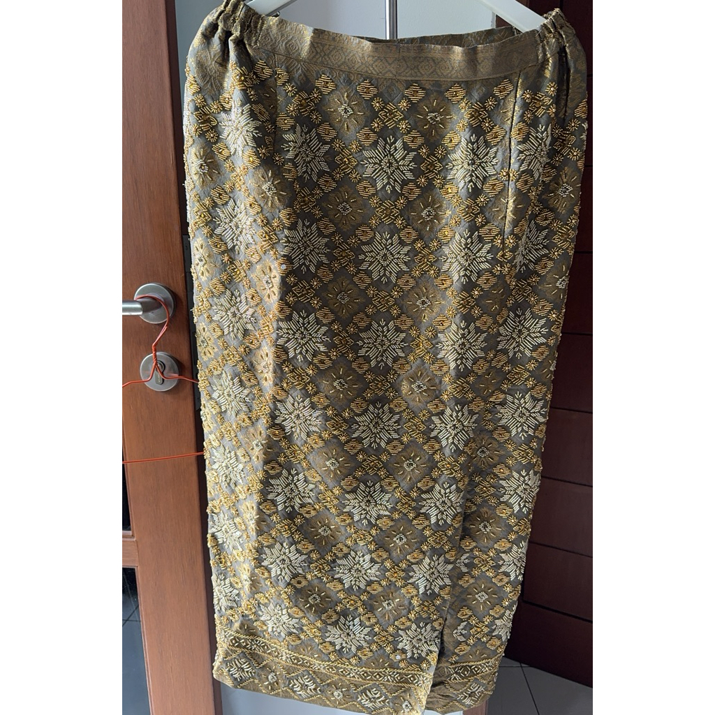 Preloved ! Rok Songket Full Payet Depan Size XL