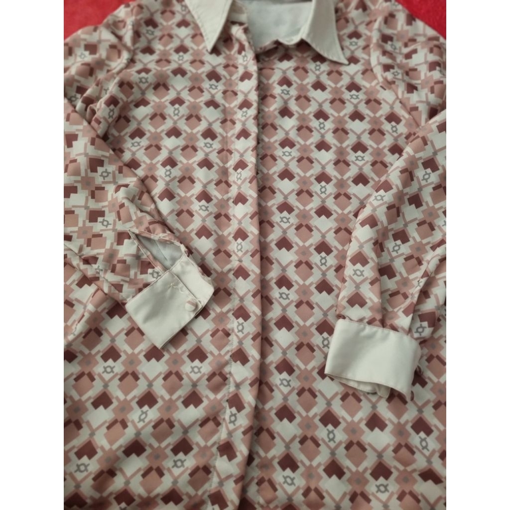 PRELOVED PRIBADI YARA SHIRT WEARING KLAMBY SIZE S LD 90CM