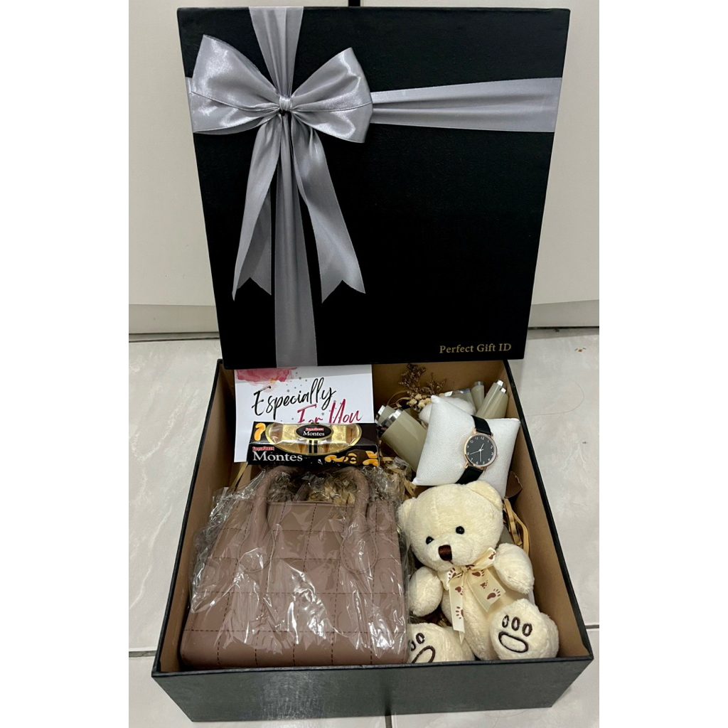 Kado Ulang Tahun Anniversary Hampers  Kado Cewek Hampers bucket Bunga boneka