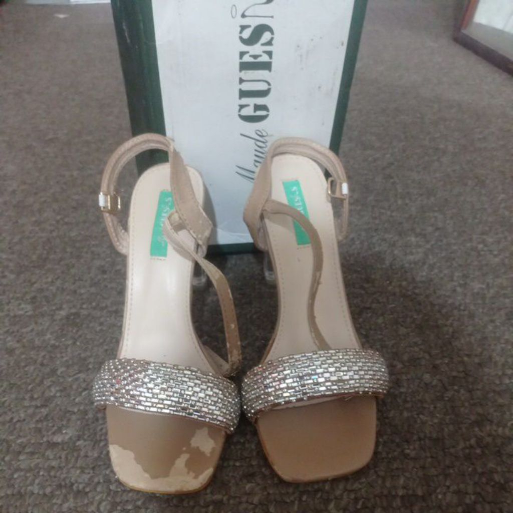 sandal wanita Guess