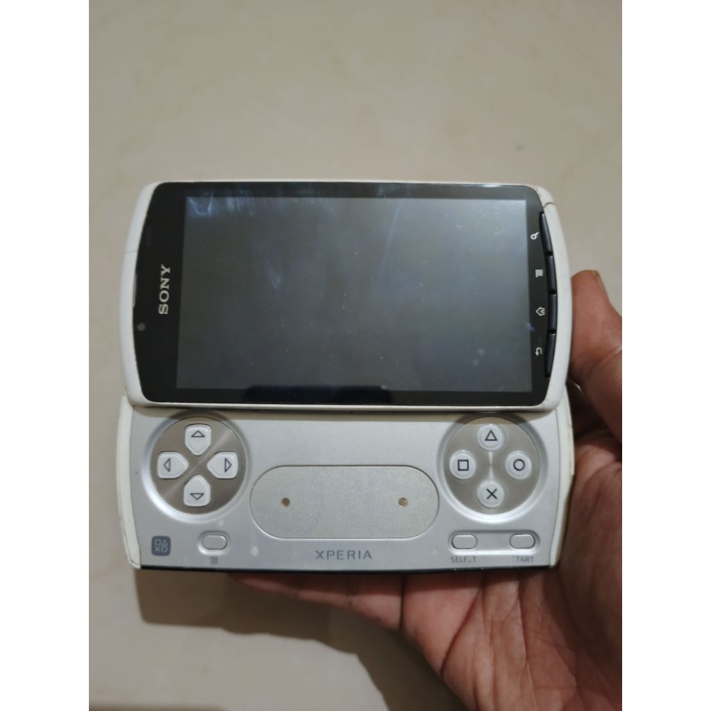 Sony Ericsson Xperia Play R800 i White Putih Android Game Phone Spesial Limited Edition Reguler Old 