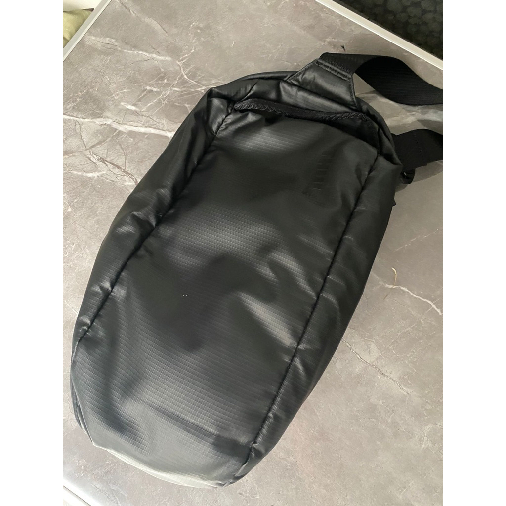 thule waist bag (LIKE NEW)
