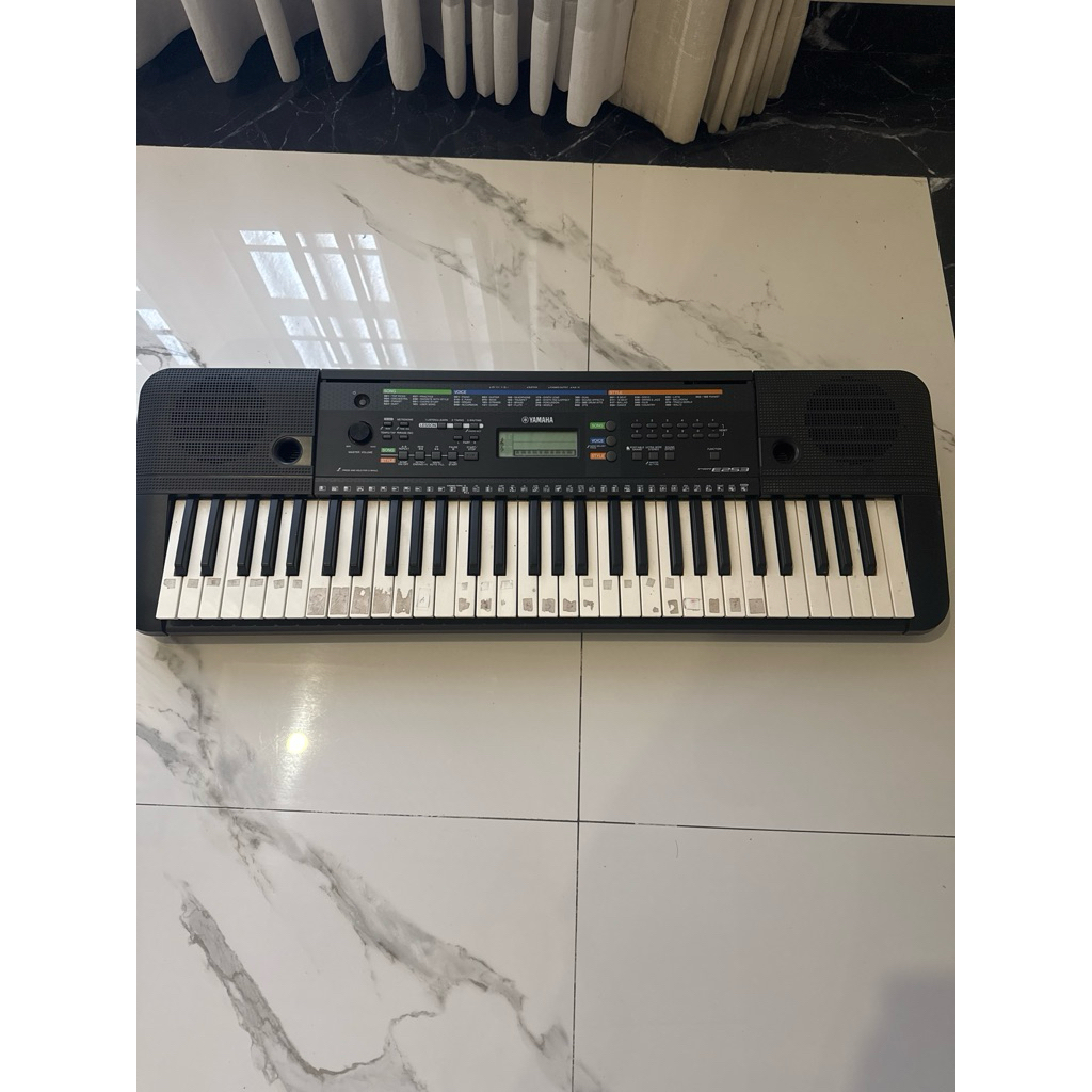 Yamaha keyboard PSR E253 preloved