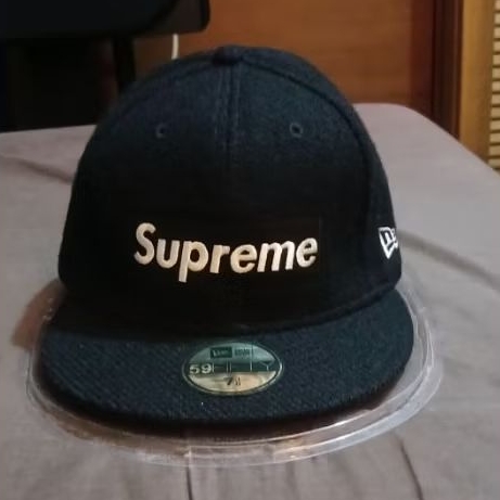 topi new era Supreme World Famous collab Harris Tweed Wool, Snapfitted 738.