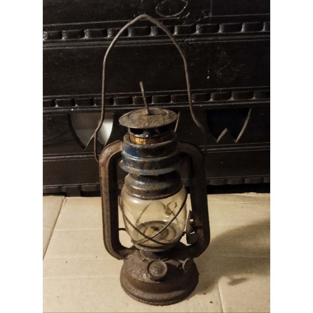 lentera kecil rusty jadul pajangan antik