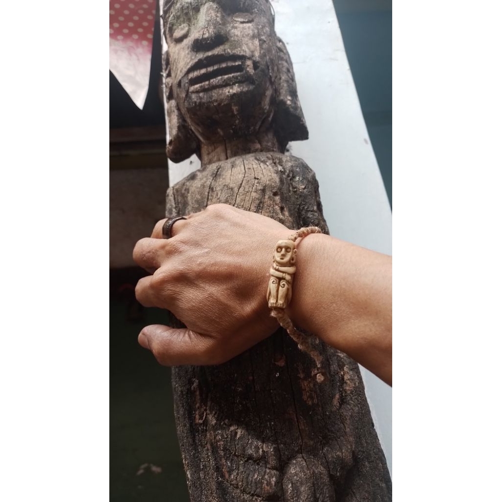 gelang ukiran dayak