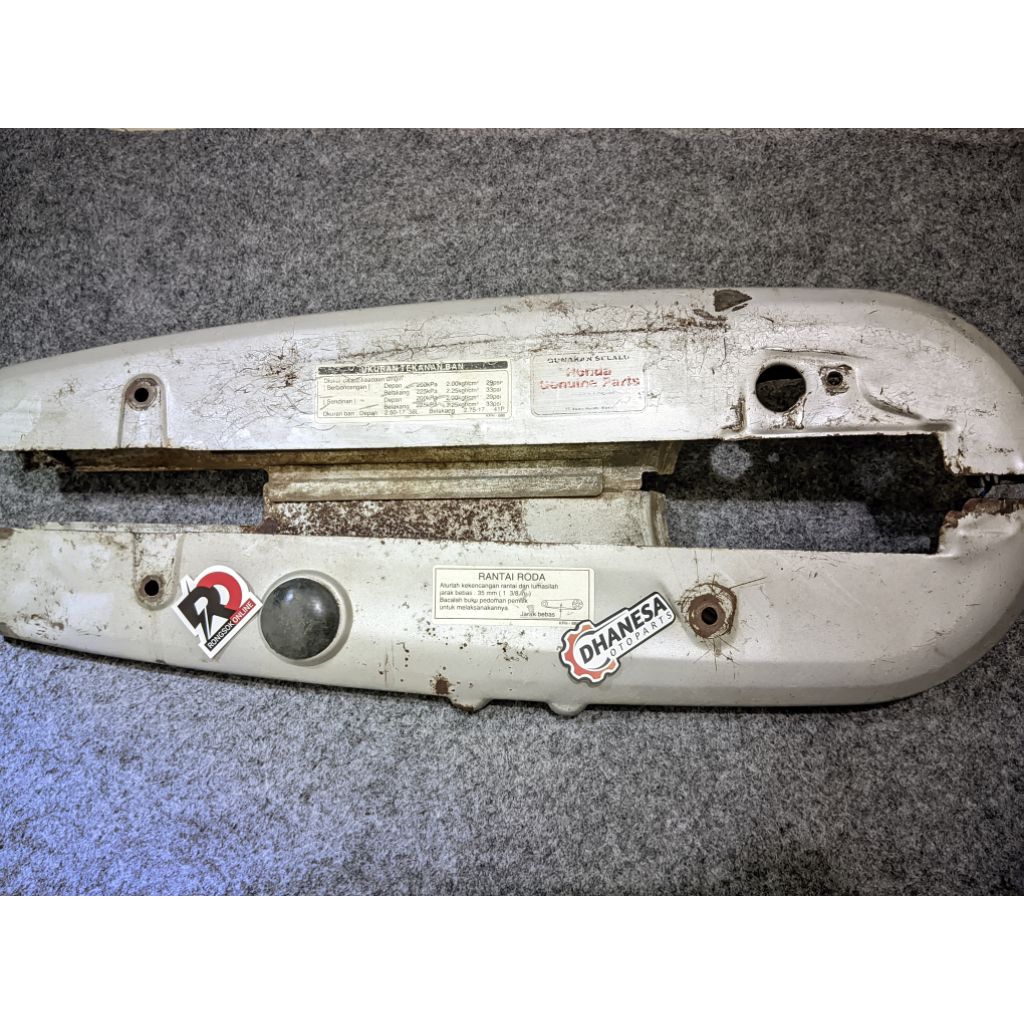 TUTUP RANTAI KARISMA KETENGKAS KARISMA125 ORIGINAL COPOTAN STENGKAS KARISMA 125 TUTUP RANTE KARISMA