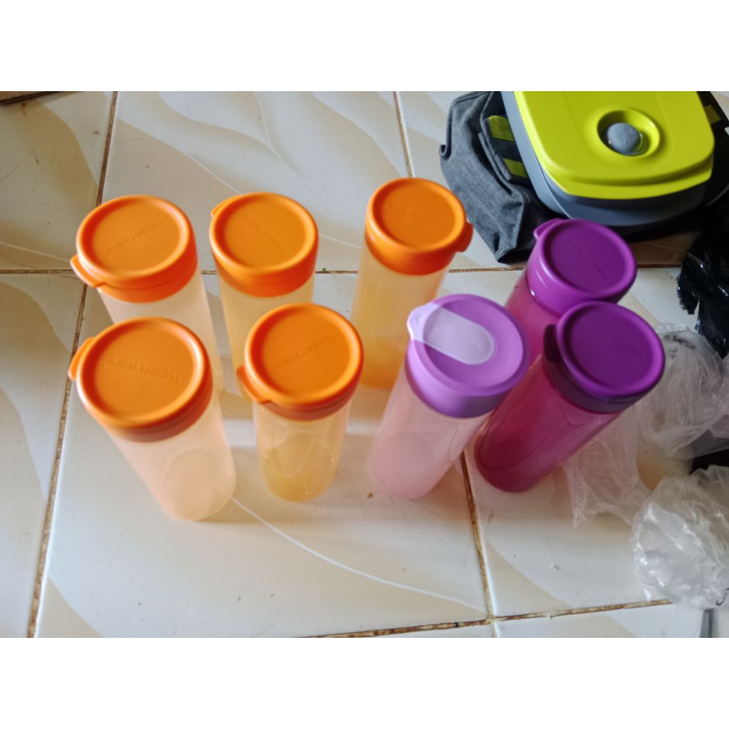 New //Squeeze it //squeeze me Tupperware