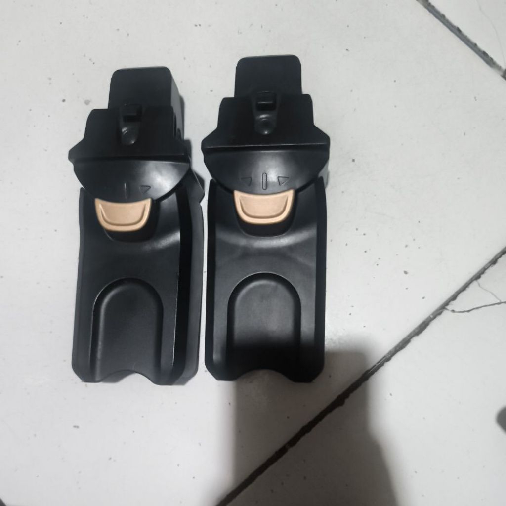 Carseat adaptor Nuna Triv dan nuna ixxauntuk penghubung antara carseat nuna dan stroller nuna