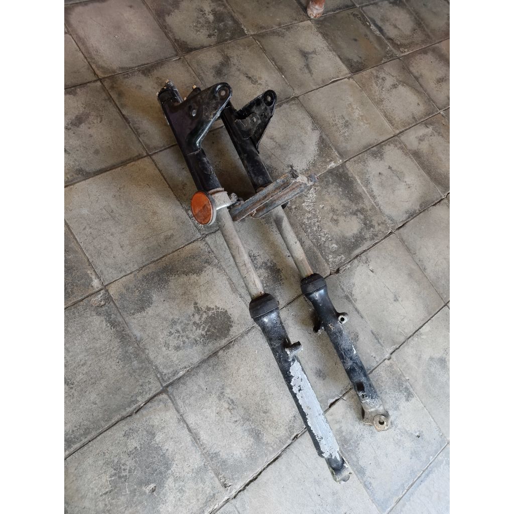 Shock Depan Suzuki A100 kondisi bahan