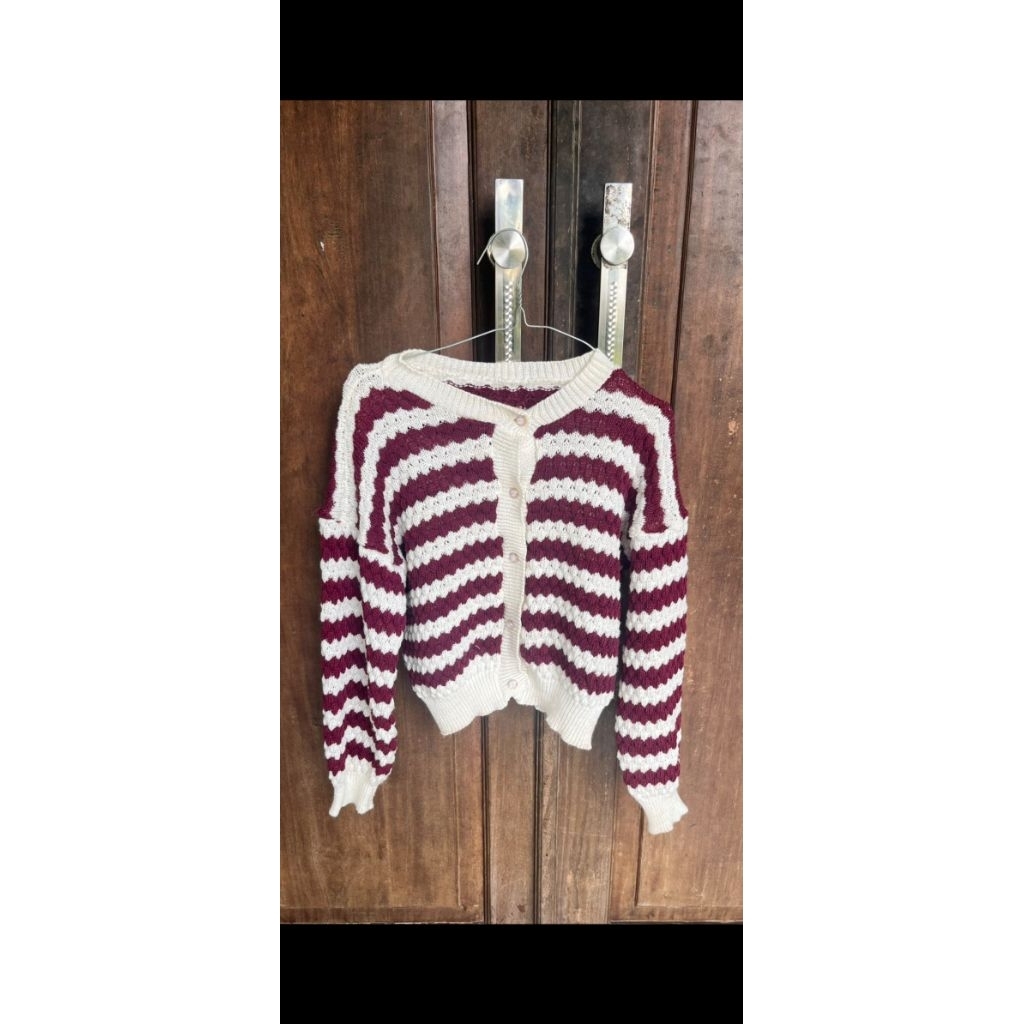 cardigan merah