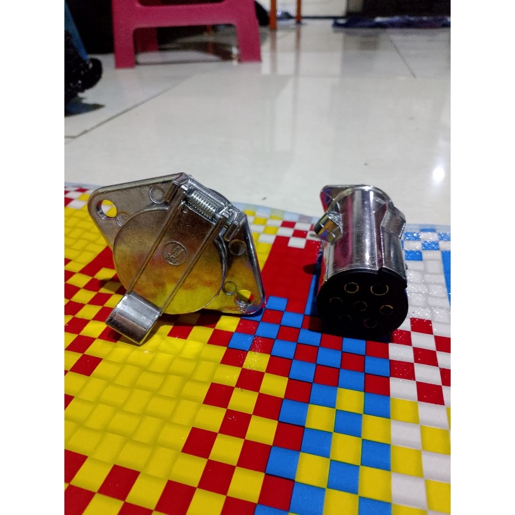 Soket & Plug 7 Pin Truk Trailer