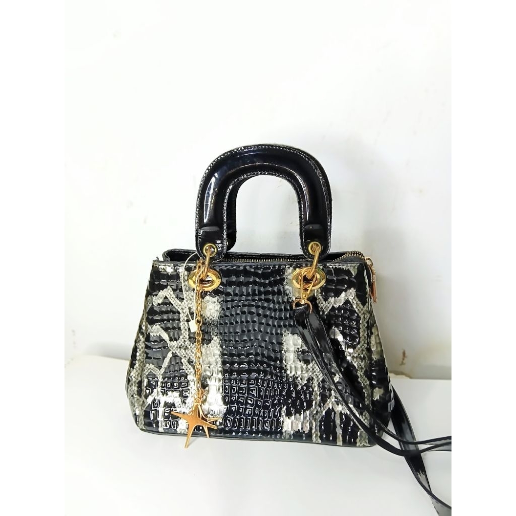 Tas kulit wanita ( preloved )
