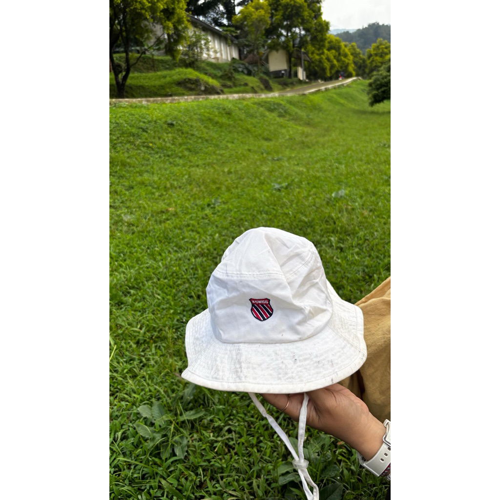 bucket k-Swiss warna putih
