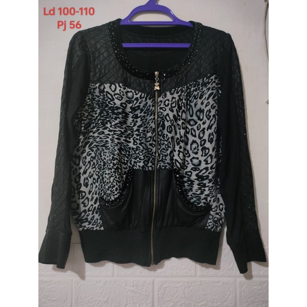 Jacket motif macan hitam putih