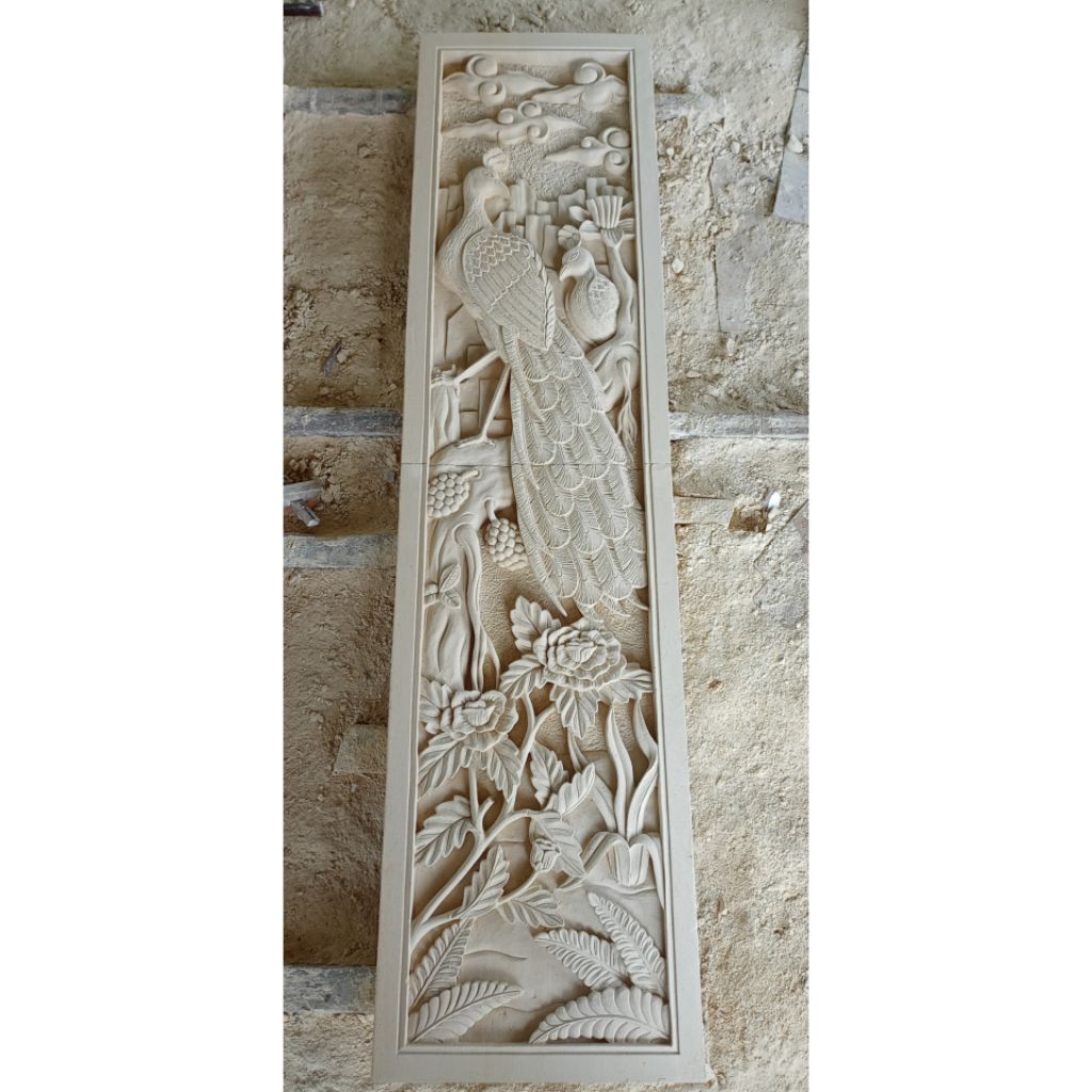 relief batu alam motif merak