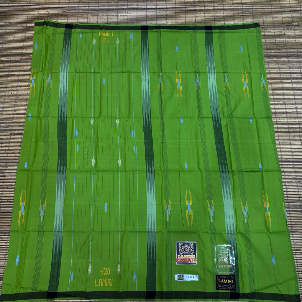 Sarung Tenun Lamiri 420 S-90 Tipe SKT ( Songket kotak timbul ) Jahit tengah Atau belah tengah
