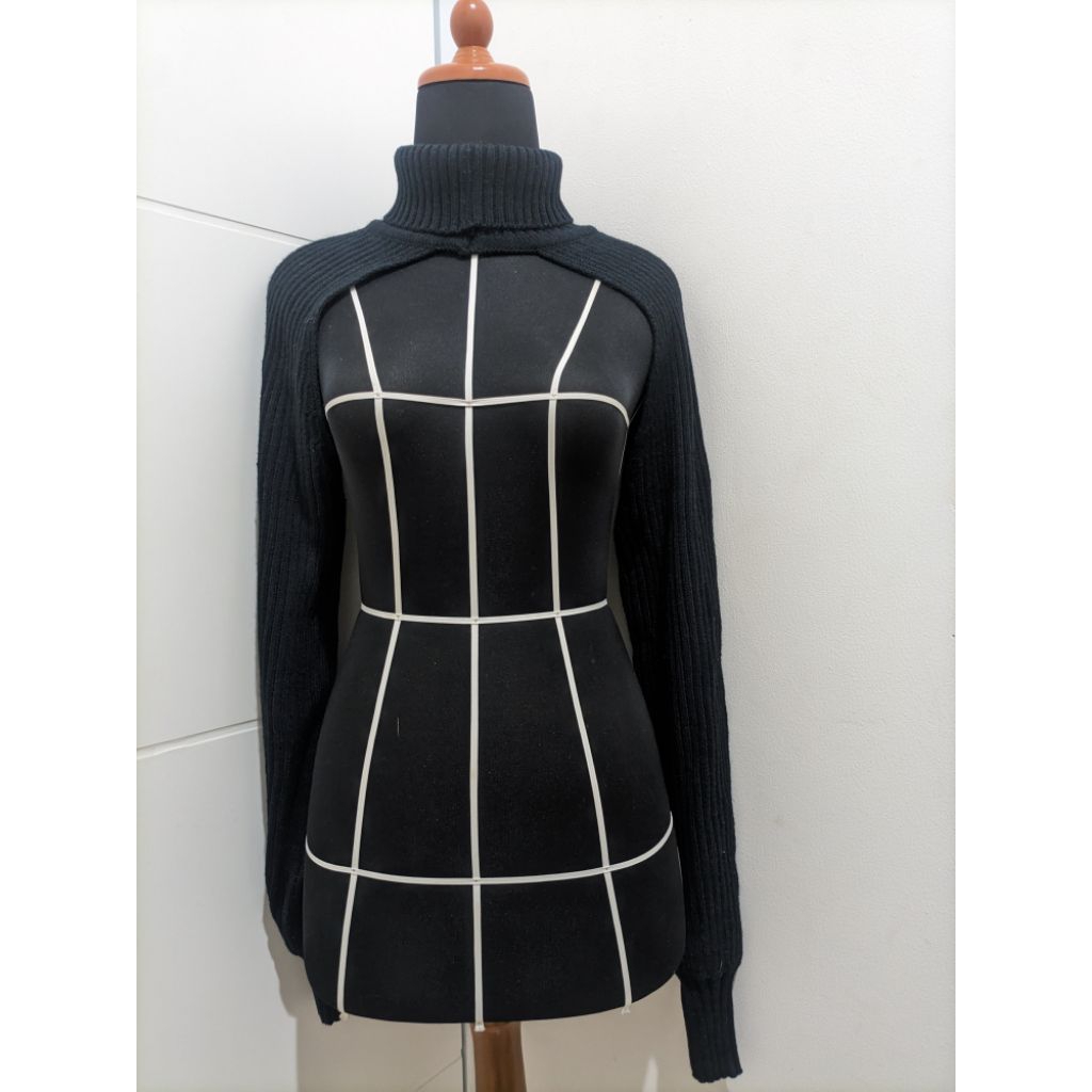 Manset lengan turtleneck hitam preloved
