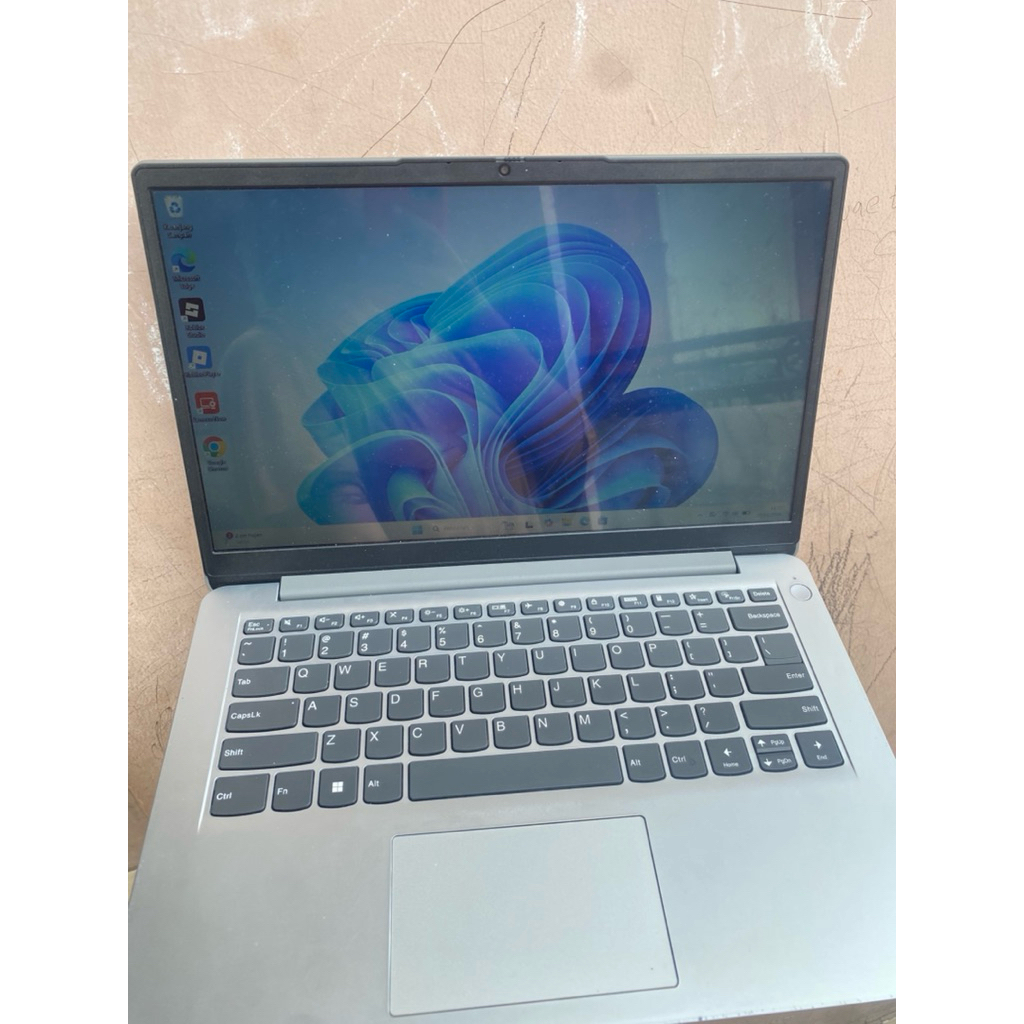 Lenovo ideapad i1 RAM8/SSD 256