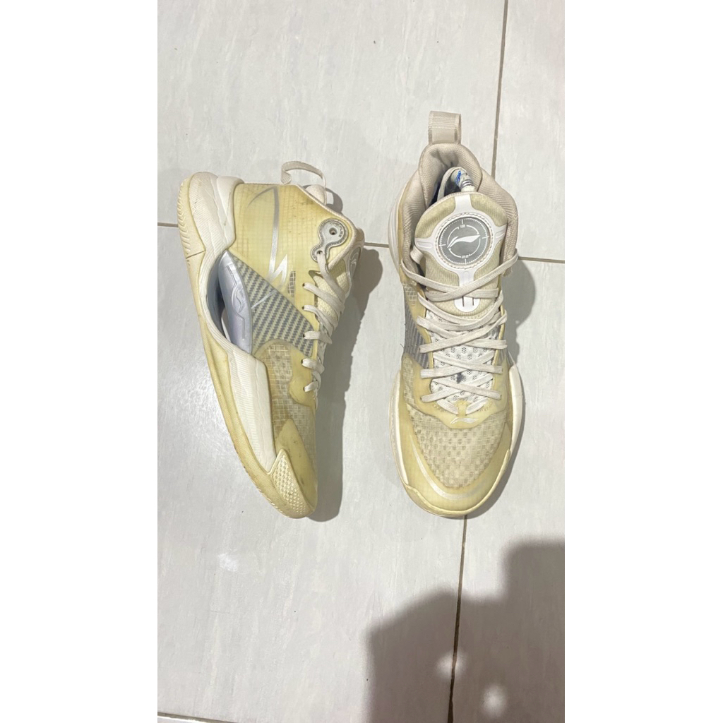 sepatu basket li ning