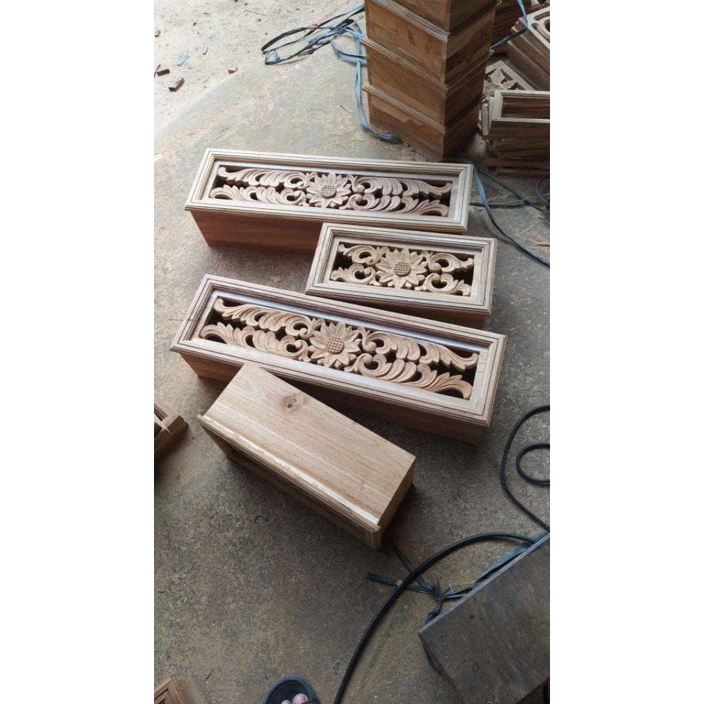 Loster kayu jati fentilasi motif ukir matahari