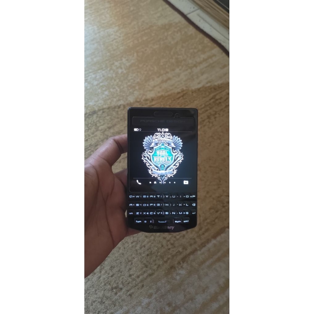 Blackberry Porsche Design P9983 black graphite