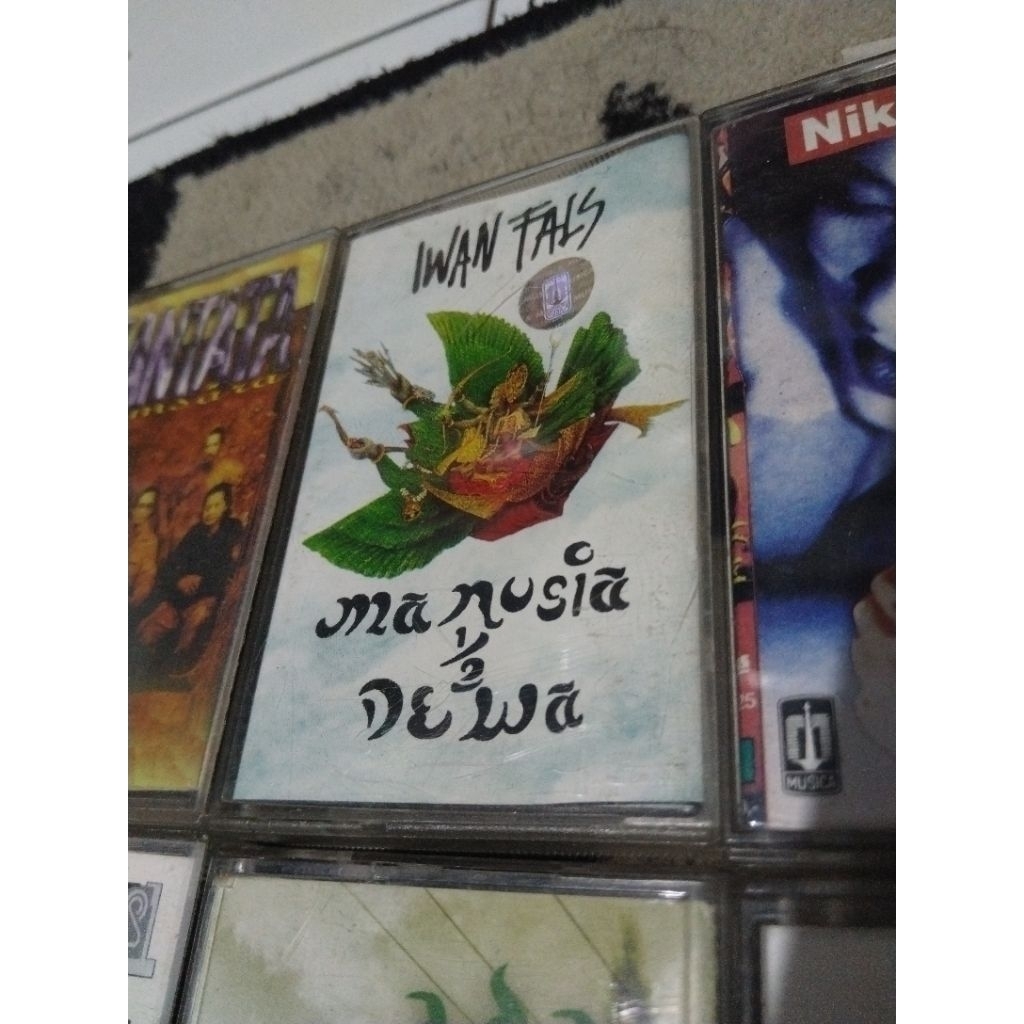 kaset pita iwan fals / manusia setengah dewa