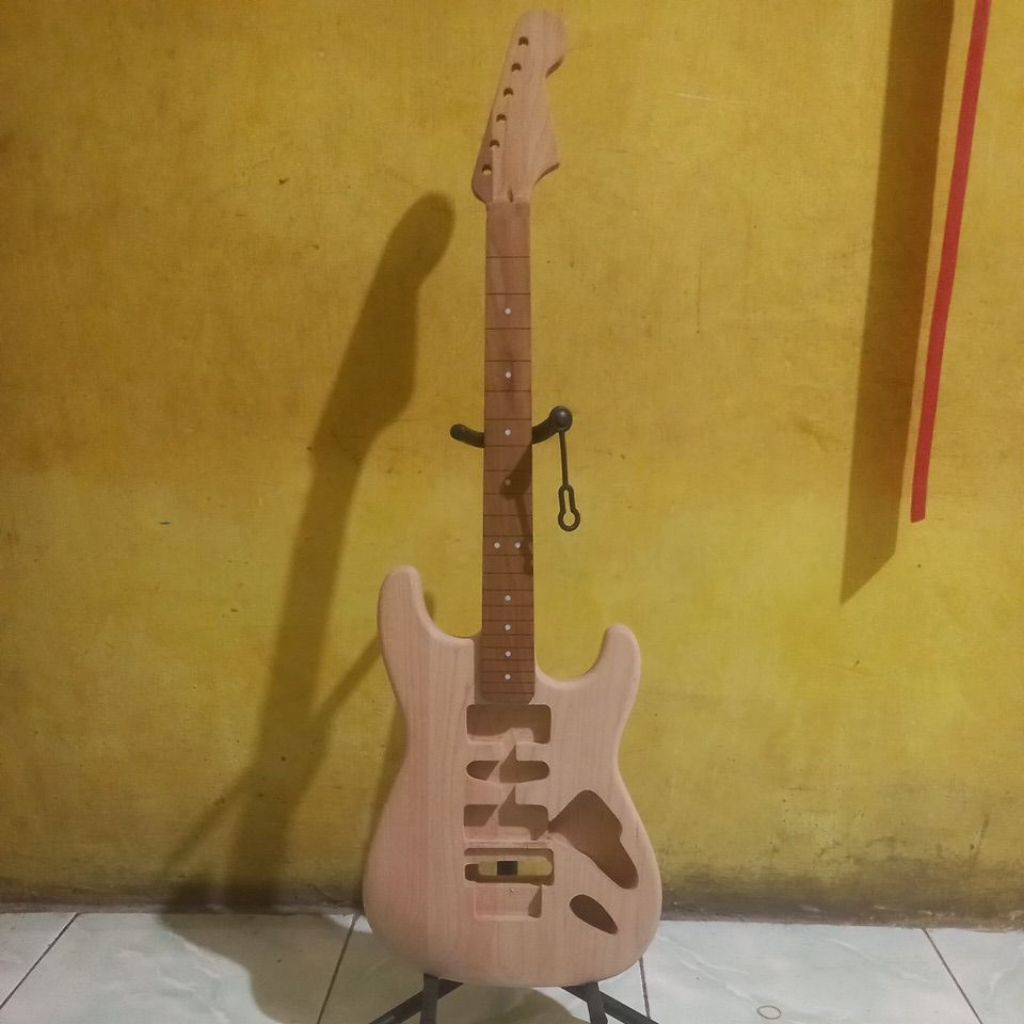 gitar stratocaster bodi neck custom