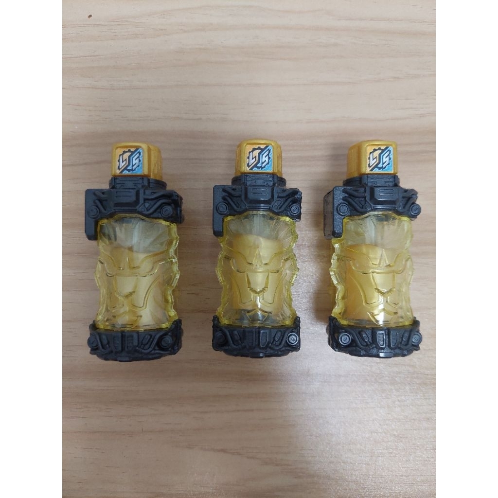 DX Phoenix Full Bottle Gold Kamen Rider Build Original Bandai