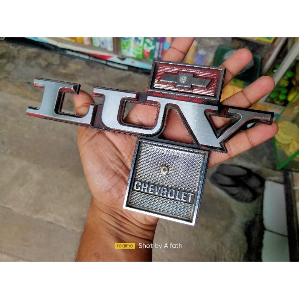 Emblem Chevrolet luv original 1 biji