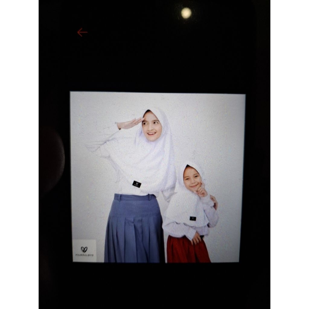 preloved kerudung vilora warna putih ukuran L