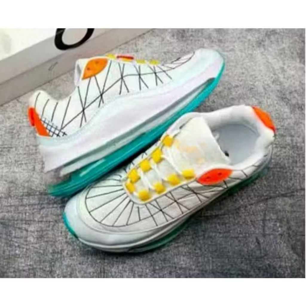 Sepatu am max 720 818 white tosca