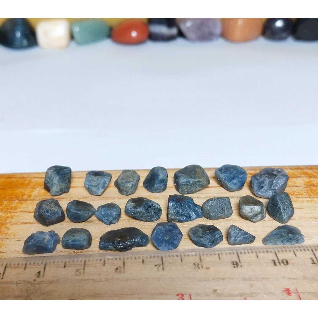 Natural Blue Sapphire rough (1)